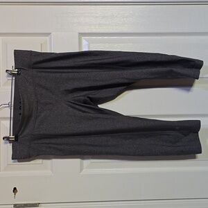 Under Armour Compression Heat Gear Capri Leggings, like new Size XL**